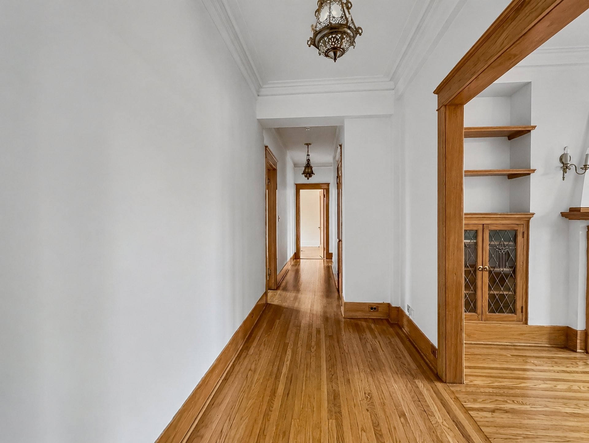 Welcoming entry hall in apartment 12